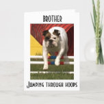 *BROTHER*ジャンプスルーバスケ—ハッピーバースデー カード<br><div class="desc">***兄弟***この犬はバスケを飛び越えて、「ハッピーバースデー」は確かに彼が愛するカードであることを望んでいます。</div>