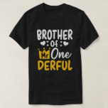 『Brother of Onederful 1st Birthday Matchin』 (1歳1日の Tシャツ<br><div class="desc">かわおもしろいいい表情の家族衣装に合わせ、母、パパ、叔母、息子、娘、夫、父、祖母、祖父、父母、両親、夫婦、素晴らしベビー生まれたばかりのパーティーの贈り物。</div>