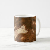 Brown and white floral textile コーヒーマグカップ (正面右)