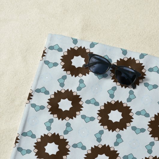 Brown and white flowers geometric patterned  ビーチタオル (インサイチュ)