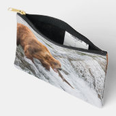 Brown Bear Catches Red Salmon アクセサリーポーチ (見開き)