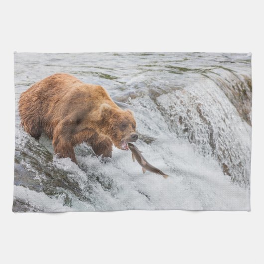 Brown Bear Catches Red Salmon キッチンタオル (横)