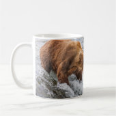 Brown Bear Catches Red Salmon コーヒーマグカップ (左)
