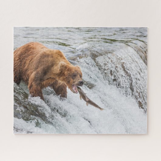Brown Bear Catches Red Salmon ジグソーパズル (横)