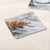 Brown Bear Catches Red Salmon スクエアペーパーコースター (アングル)