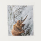 Brown Bear Catches Red Salmon タペストリー (正面)