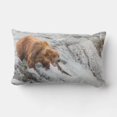 Brown Bear Catches Red Salmon ランバークッション (裏面)