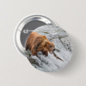 Brown Bear Catches Red Salmon 缶バッジ (正面&裏面)