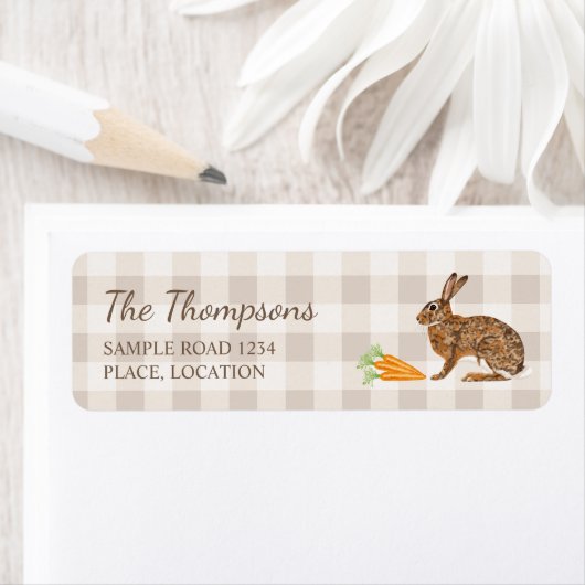 Brown Bunny And Carrots Beige Gingham Easter ラベル (インサイチュ)