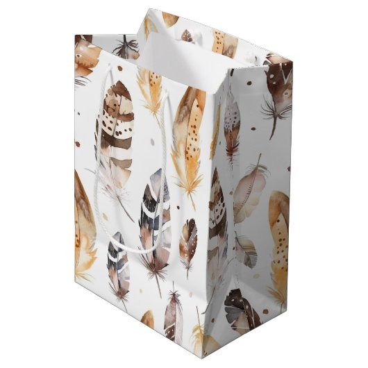 Brown Cream Tribal Native Feathers Birthday ミディアムペーパーバッグ (正面アングル)