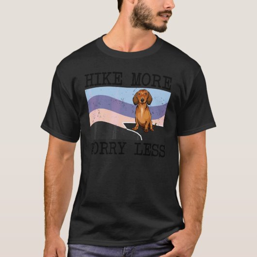Brown Dachshund Hike More Worry Less Graphic Hikin Tシャツ (正面)