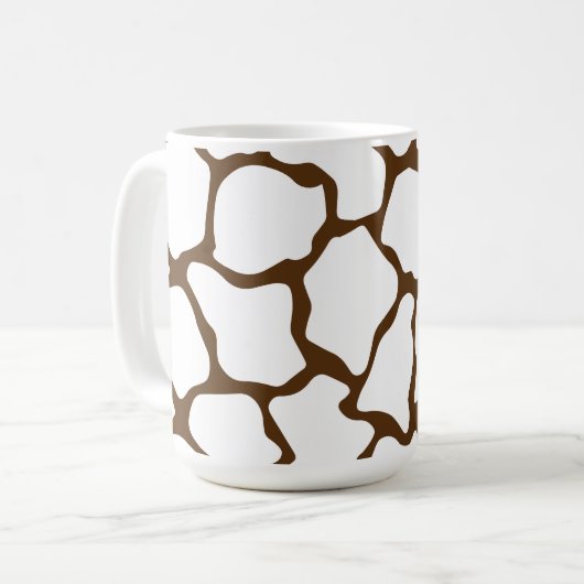Brown Giraffe Pattern – Minimal Animal Print コーヒーマグカップ (正面左)