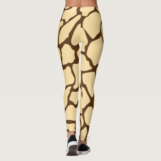 Brown Giraffe Pattern – Minimal Animal Print レギンス (裏面)