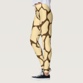 Brown Giraffe Pattern – Minimal Animal Print レギンス (左)