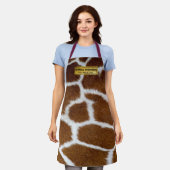 Brown Giraffe Print Faux Fur Realistic Skin  エプロン (着用した状態)