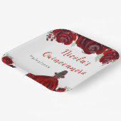 Brown Hair Princess Red Floral Quinceanera ペーパープレート (傾斜あり)