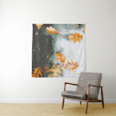 BROWN MAPLE LEAVES ON GLASS タペストリー (インサイチュ(横))