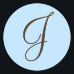 Brown Monogram J on Light Blue Favorラベル ラウンドシール<br><div class="desc">Monogram Giftは、カスタマイズ可能なUSPS切手、封筒用シールスタンプ、グリーティングカード、Tシャツ、帽子、ボタン、磁石などの膨大な選択を持っている。これらのモノグラム素晴らしは、郵送結婚式招待状、記念日パーティの招待状、卒業発表、そして数名を挙げるだけの驚きの誕生日パーティーのためのものである。</div>