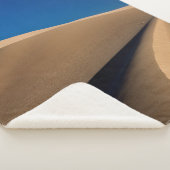 BROWN SAND UNDER BLUE SKY DURING DAYTIME シェルパブランケット (3/4)
