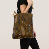 Brown Tote Bag with Feather Print トートバッグ (クローズアップ)