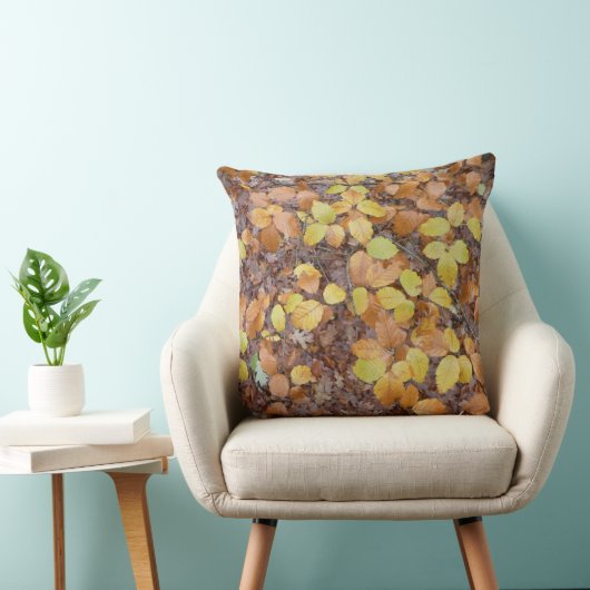 Brown Yellow Autumn Leaves Pattern Throw Pillow クッション (椅子)