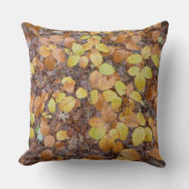 Brown Yellow Autumn Leaves Pattern Throw Pillow クッション (正面)