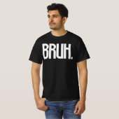 BRUH。スラングのタイポグラフィーTシャツ | おもしろい兄弟ユーモア Tシャツ (正面フル)