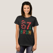 Bruh 67 Six Seven 6 7 Meme Christmas Funny Boy Gir Tシャツ (正面フル)