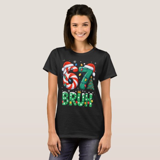 Bruh 67 Six Seven 6 7 Meme Christmas Funny Boy Gir Tシャツ (正面フル)