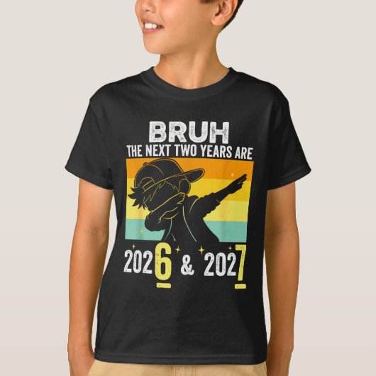 Bruh The Next Two Years Are 6 7 Happy New Year 202 Tシャツ (正面)