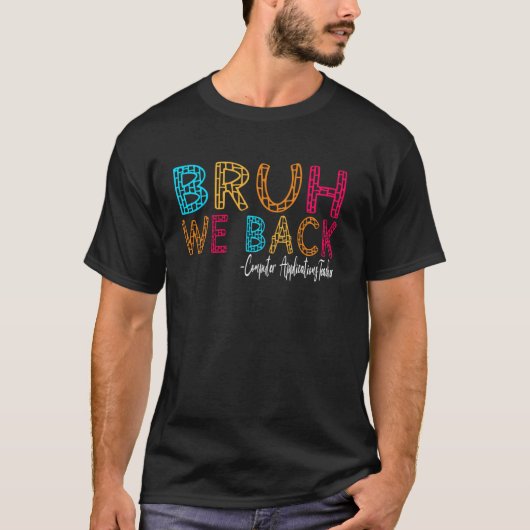 Bruh We Back コンピュータアプリケーション教師 初日 Tシャツ (正面)