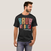 Bruh We Back 先生 レトロな学校へ Tシャツ (正面フル)
