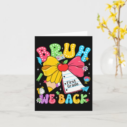 Bruh We Back First Grade Pencil Bow Back To School カード (黄色い花)