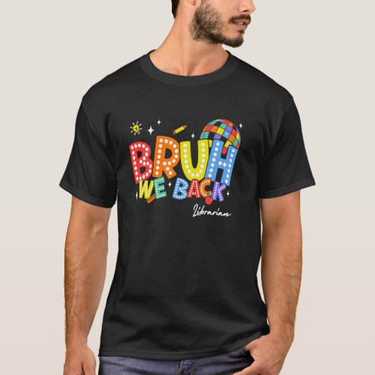 Bruh We Back Librarian Back 2 School 2024 Tシャツ (正面)
