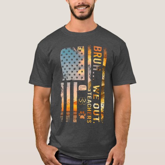 Bruh We Outeachers サマーキャンプビーチサンダル 女子 Tシャツ (正面)