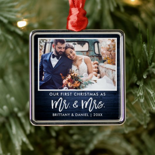 Brush Script Blue Wood初めてのクリスマスMr. Mrs. メタルオーナメント (ツリー)