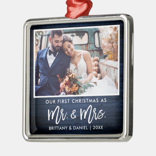 Brush Script Blue Wood初めてのクリスマスMr. Mrs. メタルオーナメント (左)