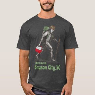 Bryson City North Carolina NC Bigfoot Sで会う Tシャツ