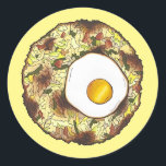 Bubble and Squeak Brunch UK British Food Cuisine ラウンドシール<br><div class="desc">グルメデザインは、キャベツとジャガイモで構成され、卵をトッピングしたクラシックのイギリス料理「バブルとキューク」のオリジナルマーカーイラストレーションを備えている。</div>