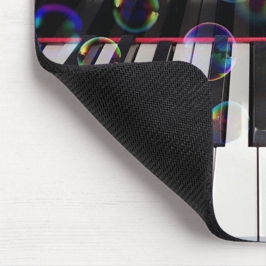 Bubbles On Piano Keyboard マウスパッド (コーナー)