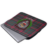 Buchan Scottish Clan Tartan and Crest ラップトップスリーブ (正面下部)