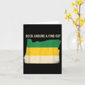 Buck Around Oregon Map Funny Wildlife Adventure Vi カード (黄色い花)