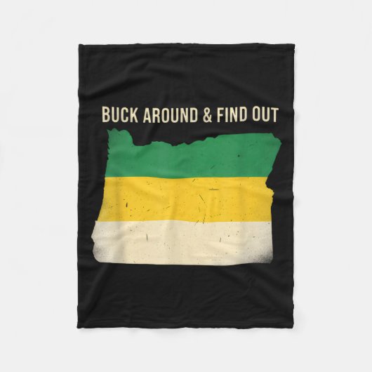 Buck Around Oregon Map Funny Wildlife Adventure Vi フリースブランケット (正面)