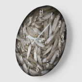 Bucket Minnowの餌に入った魚 ラージ壁時計 (傾斜)