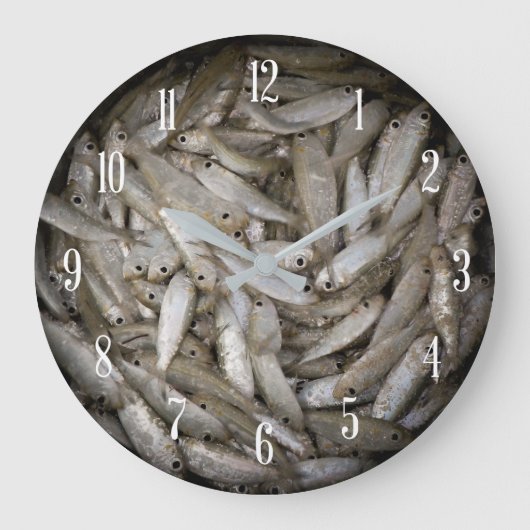 Bucket Minnowの餌に入った魚 ラージ壁時計 (正面)