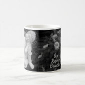 Buddha Sip Breathe Repeat –Black Wht Affirmation コーヒーマグカップ (中央)