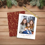 BUDGETレッド金ゴールドスクリプトメリークリスマスフォト<br><div class="desc">BUDGETレッド金ゴールドシンプルスクリプモダントMerry Christmas Photo Holiday Cardあなたの写真とお気に入りのを特集しシンプルてエレガント、Merry Christmas greetingをスクリプト化。背中にはフェスティバルが飾られエレガント、金ゴールド箔のスタイルやパイン葉ス、冬の赤い背景には他の冬の植物の緑のパターン。今年のホリデーカードに最適！**私たちの予算紙は、より小さく、より軽く、より繊細だが、まだ美しい！封筒忘れを使わない!**おもし客様のサポートや一致する商品は、cedarandstring@gmail.comまでお電話ください。</div>