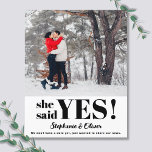 Budget写真モダン婚約告知カード<br><div class="desc">彼女はYes!この予算婚約の素晴らし発表カードで家族や友モダン人にニュースを知らせなさい。写真、名前、メッセージを簡単にカスタマイズ。</div>