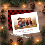 BUDGET赤バッファロープレイドスクリプトクリスマスフォト<br><div class="desc">BUDGET Red Buffalo Plaid Script Merry Christmas Photo Holiday Cardあなたの写真とお気に入りのを特集しシンプルながら、Merry Christmas greetingを脚本付けエレガント。背中にはフェスティバルと素朴なバッファローの格子模様のチェックが施され、居心地の良い冬の赤で飾られている。今年のホリデーカードに最適！**私たちの予算紙は、より小さく、より軽く、より繊細だが、まだ美しい！封筒忘れを使わない!**おもし客様のサポートや一致する商品は、cedarandstring@gmail.comまでお電話ください。</div>