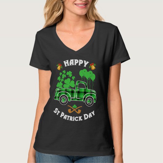 Buffalo Plaid Truck Irish Shamrock Happy St Patric Tシャツ (正面)